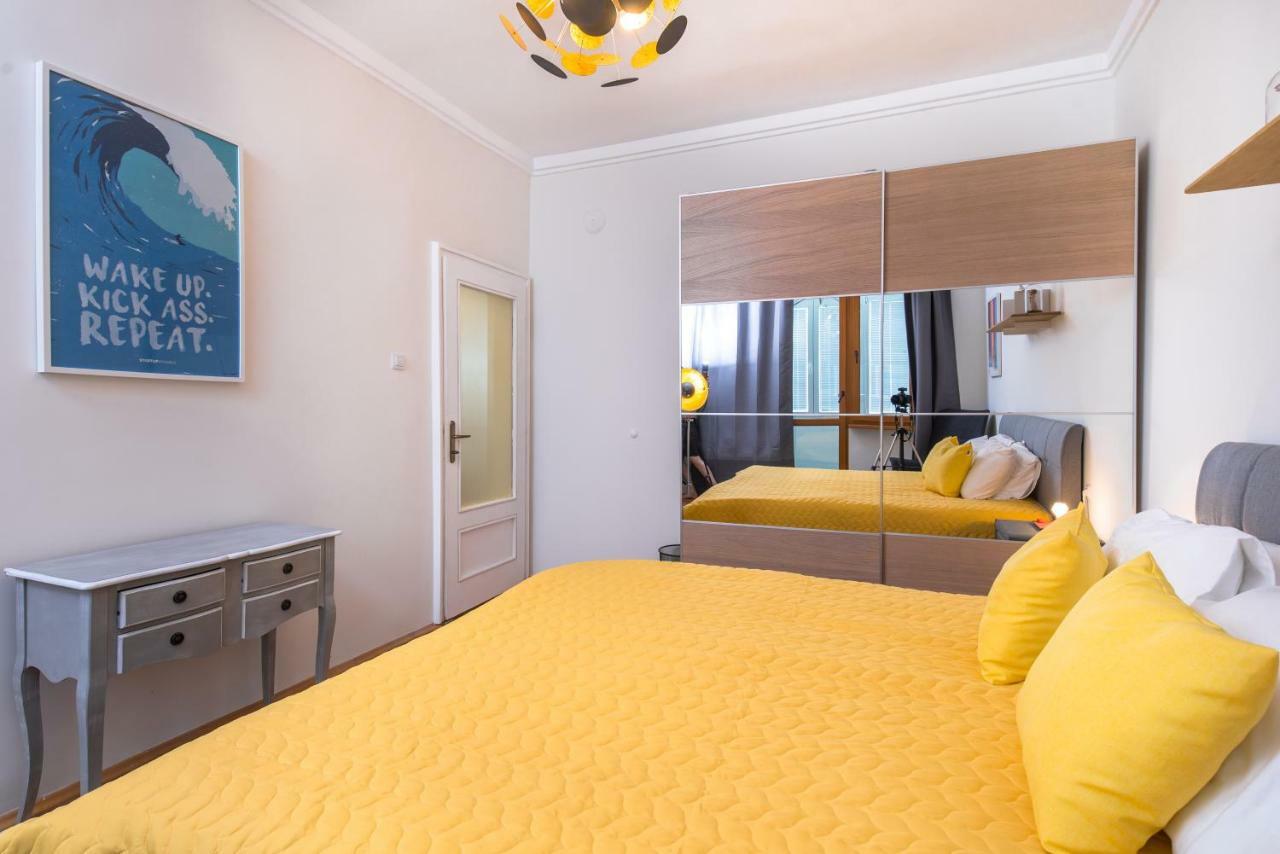 Designer & Luxurious, Business, One Bedroom Apartment In Top Central Sofia By Flat Mаnager Luaran gambar